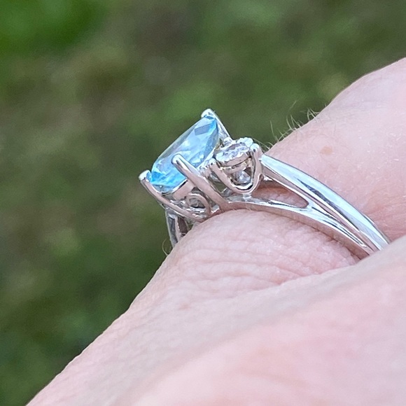 Genuine Blue Topaz Ring 10k white gold with Diamond accent teardrop stamped - Picture 16 of 16